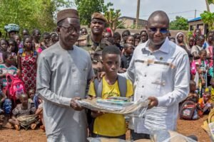 Œuvres sociales : 200 élèves du Groupe scolaire Amadou Aya de Kati dotés de kits scolaires