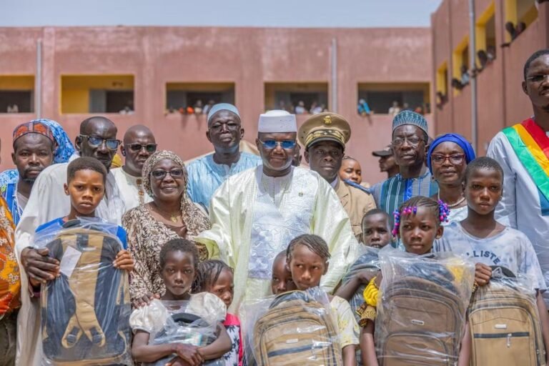 MOIS DE LA SOLIDARITE : 400 kits scolaires remis aux élèves des Groupes scolaires de Koulouba et des 330 logements de Yirimadio